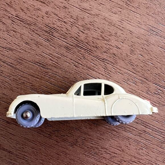 VINTAGE LESNEY MATCHBOX
1957 #32 JAGUAR XK140 - OFF WHITE - GREY WHEELS VERSION - Picture 3 of 11